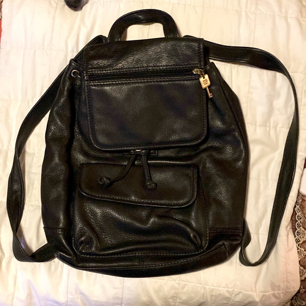 Fossil soft black leather back pack in excellent condition clean in and out